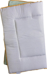 Hannahhave boxkleed/ speelkleed Little Triangel  grijs/ witte driehoekjes