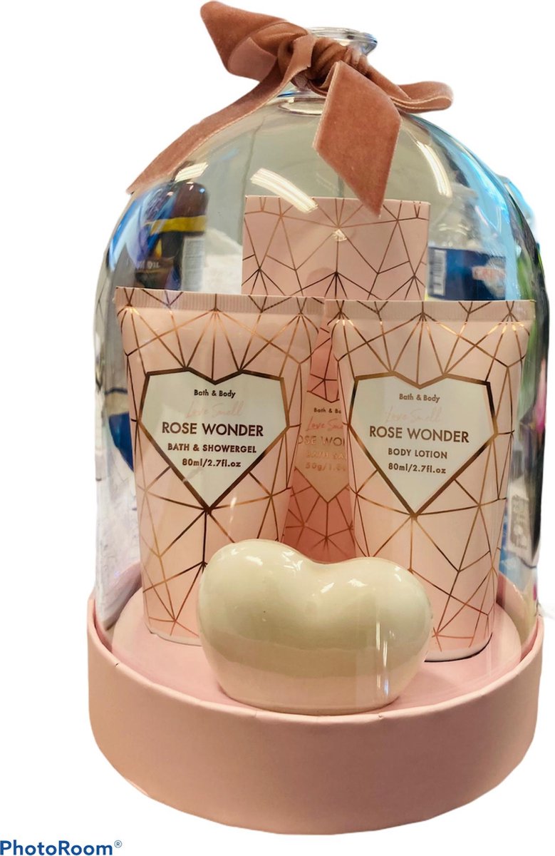 Luxe geschenkset Spa giftset - Rose Wonder - Badkristallen - Bodylotion - Douchegel - zeep
