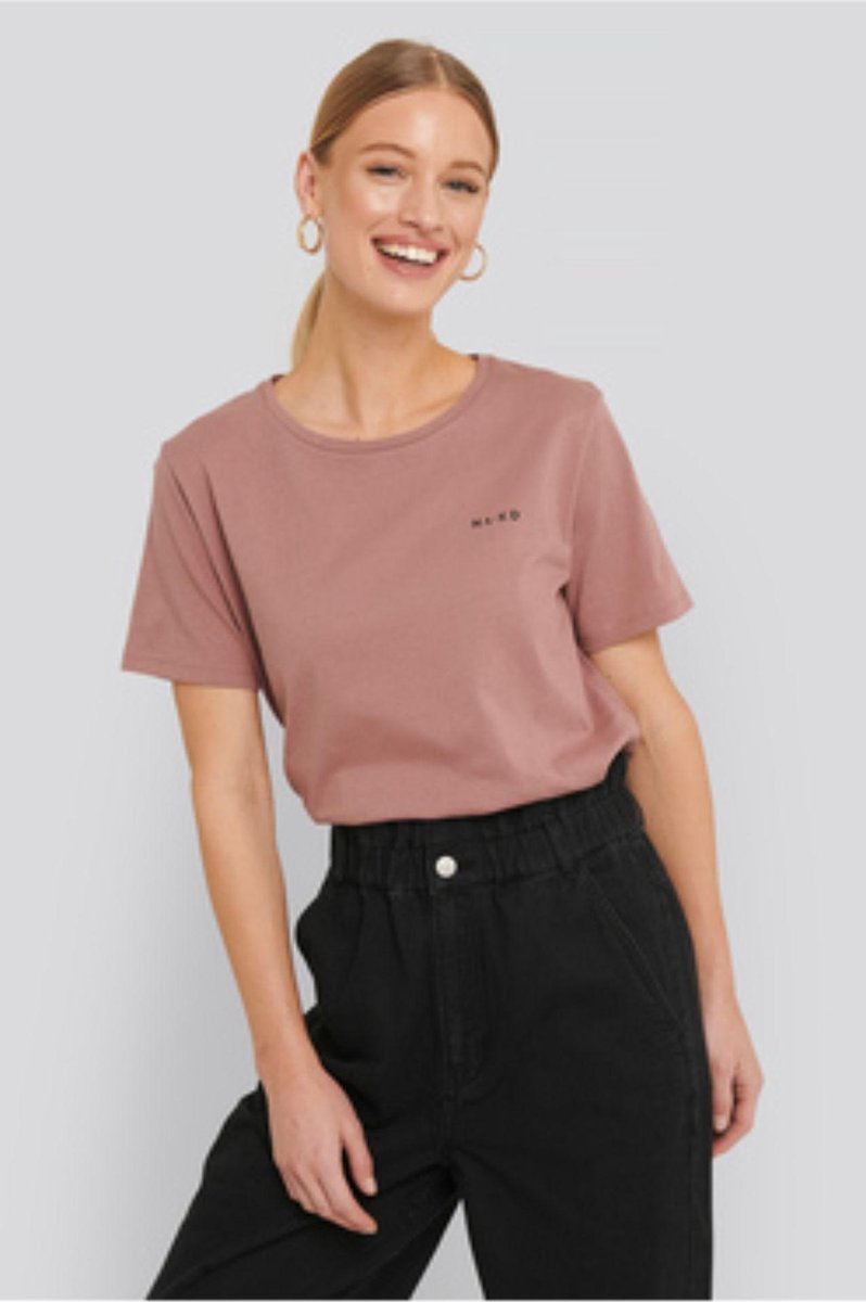 NA-KD Basic Logo Vrouwen T-shirt - Dusty Dark Pink - Maat XXL
