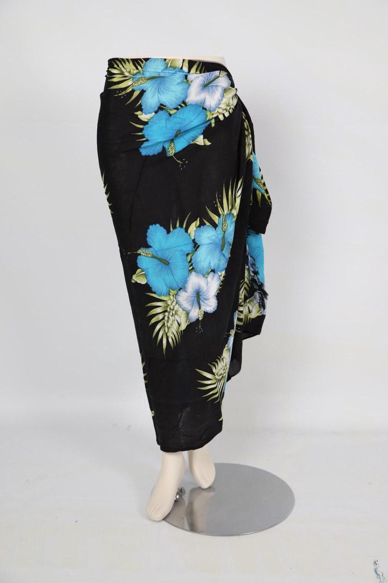 Sarong 415 - Pareo - Saunadoek – Wikkeljurk - Zwart met blauwe bloemen - Om Namaste