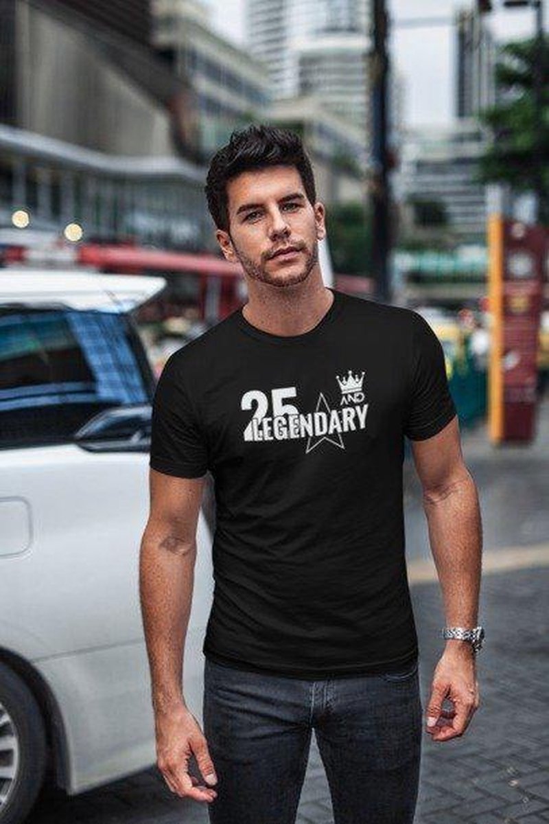 25 JAAR T SHIRT | VERJAARDAG | twenty and Legendary | Kado Cadeau Tip | Voor Mannen en Vrouwen | Unisex | Maat M