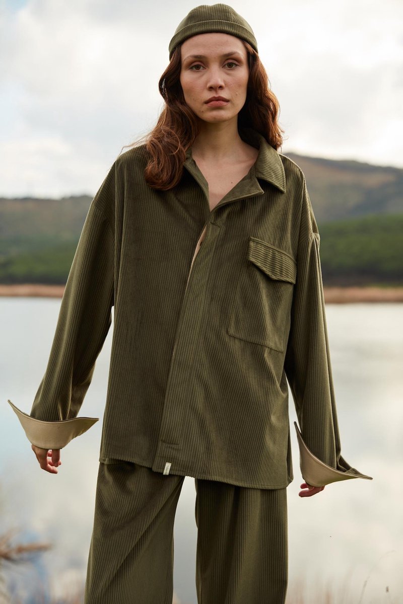 JORAH CLOSET YEW Blouse Dames Volwassen - Oversized Shirt Lange Mouw Dames - Velvet Overhemd met Borstzak - Longsleeve Dames met Tweezijdige Mouwranden - Topjes Dames - Groen - M/L