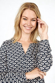Soyaconcept SC-Madelin 2 kleur blauw met all over print en gedeeltelijke knoopsluiting maat XS