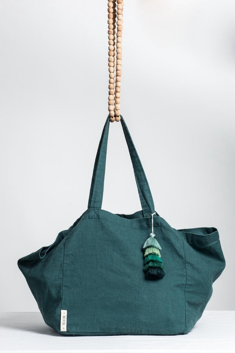 Duurzaam linnen shopper met handgemaakte tassel/ Minimalistische linnen draagtas met handvatten en zakje/grote sterke boho boodschappentas van linnen Basil groene kleur/ duurzame moederdagcadeaus