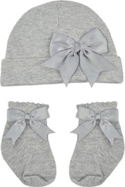 Baby muts met sokjes kleur grijs maat 0-3 maanden|Bonnet bébé avec chaussettes couleur gris taille 0-3 mois