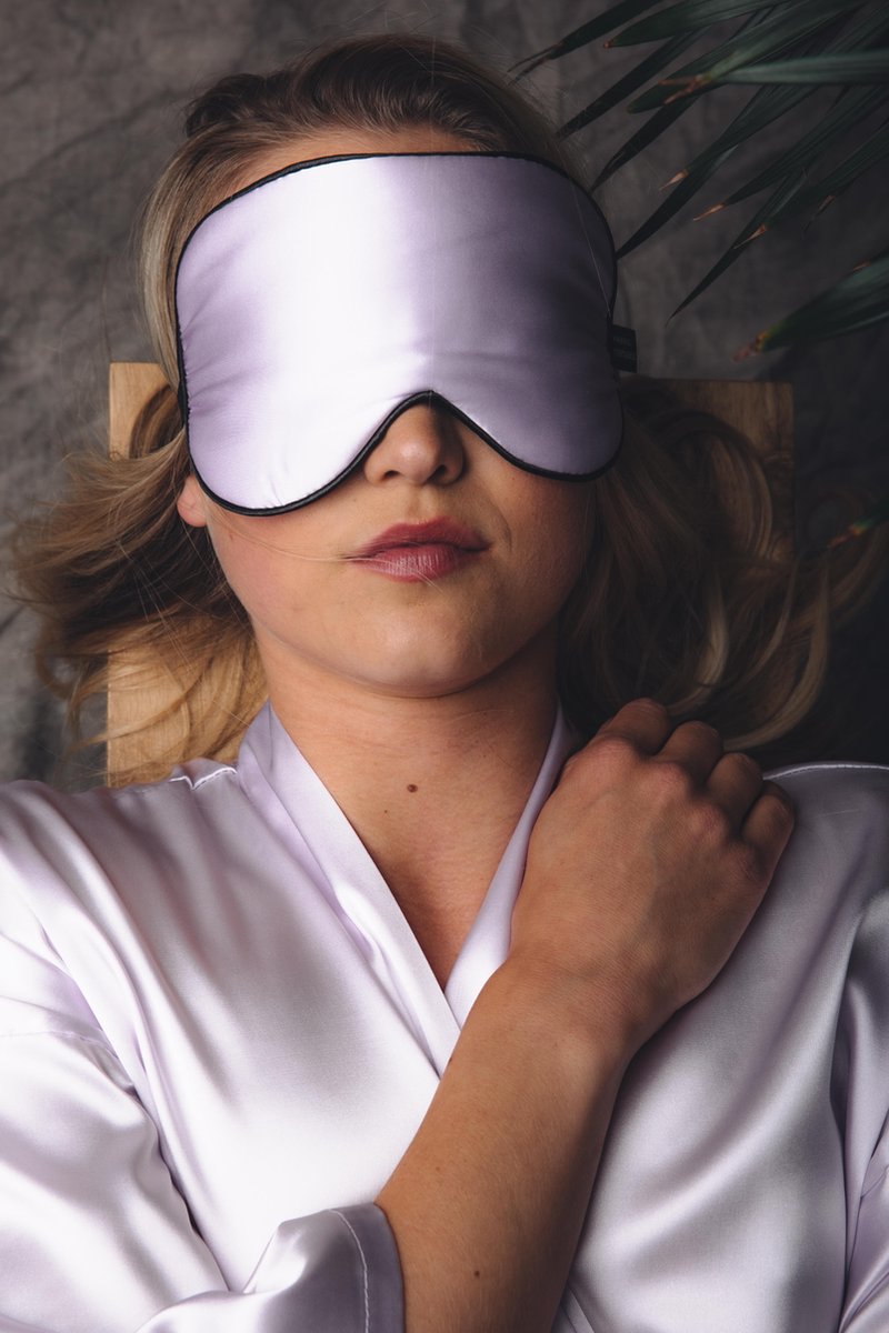 Luxe zijdezacht slaapmasker lila