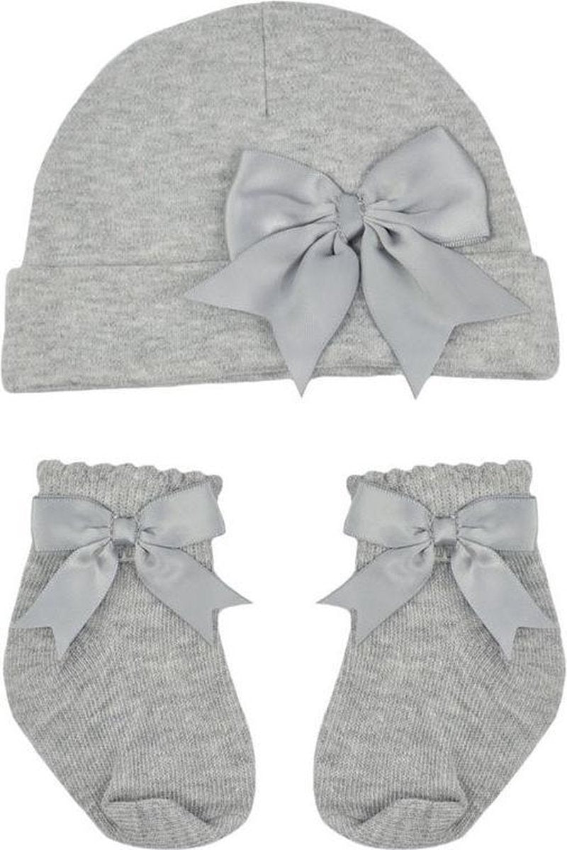 Baby muts met sokjes kleur grijs maat 3-6 maanden|Bonnet bébé avec chaussettes couleur gris taille 3-6 mois