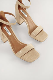 NA-KD Basic Block Heel Vrouwen Sandalen - Nude - Maat 41