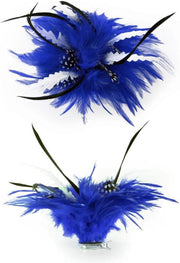 Bloem blauw/wit met veertjes op clip/speld