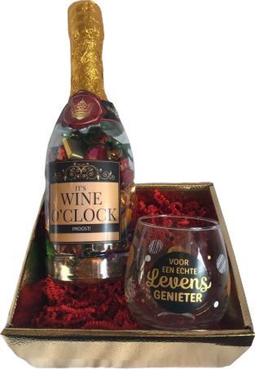 Moederdag - Verjaardag - Cadeaupakket Wijn - Champagnefles met tekst "It's Wine o'clock" - Gevuld met luxe cocktailmix - Wijnglas met tekst "Voor een echte levensgenieter" - In cadeauverpakking met gekleurd lint