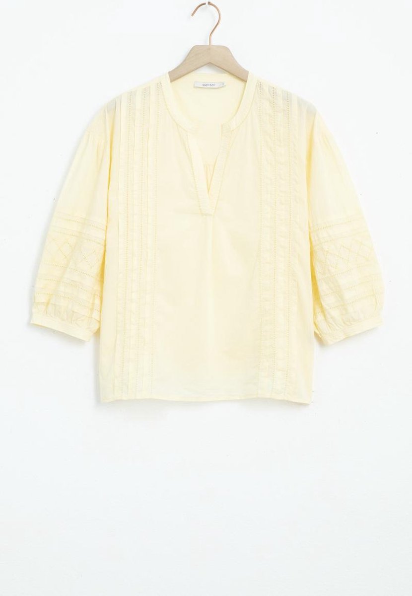 Sissy-Boy - Lichtgele blouse met geborduurde details en driekwart ballonmouwen