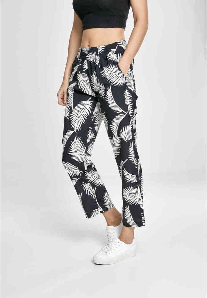 Urban Classics Capri broek -M- Elastic Waist AOP Zwart/Wit