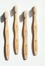 Bamboe Tandenborstel voor kinderen | Set van 4 stucks | 100% natuurlijk en vegan | Biologisch afbreekbaar | BPA-vrij | Naturel tandenborstel | Bamboo Toothbrush | 4 x Kids