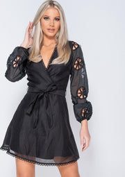 PARISIAN Broderie Anglaise - Wrapover Belted Mini Dress - Dames - Zwart