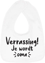 Hospitrix Slabbetje met tekst "Verrassing! Je wordt oma! " Wit - Cadeau Zwangerschap - Baby Kwijldoek - Kwijllap - Morslap - Bavette
