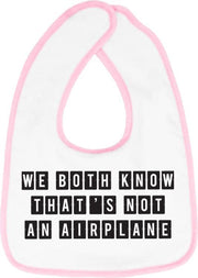 Hospitrix Slabbetje met tekst "We both know that's not an airplane" Roze