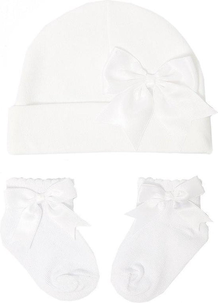Baby muts met sokjes kleur wit maat 0-3 maanden|Bonnet bébé avec chaussettes couleur blanc taille 0-3 mois