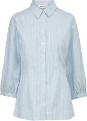 Getailleerde lichtblauwe gestreepte blouse - Idol blouse - Modstrom