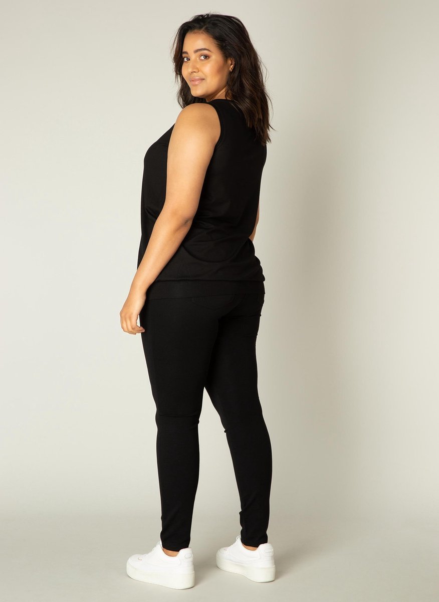 BASE LEVEL CURVY Yasmina Top - Black - maat 5(58/60)