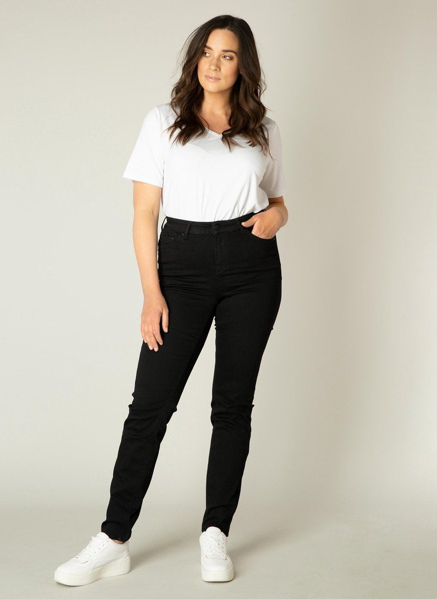 BASE LEVEL CURVY Joya Jeans - Black - maat 4(54/56)