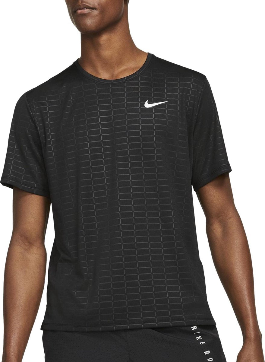 Nike Miler Run Division  Sportshirt - Maat M  - Mannen - zwart