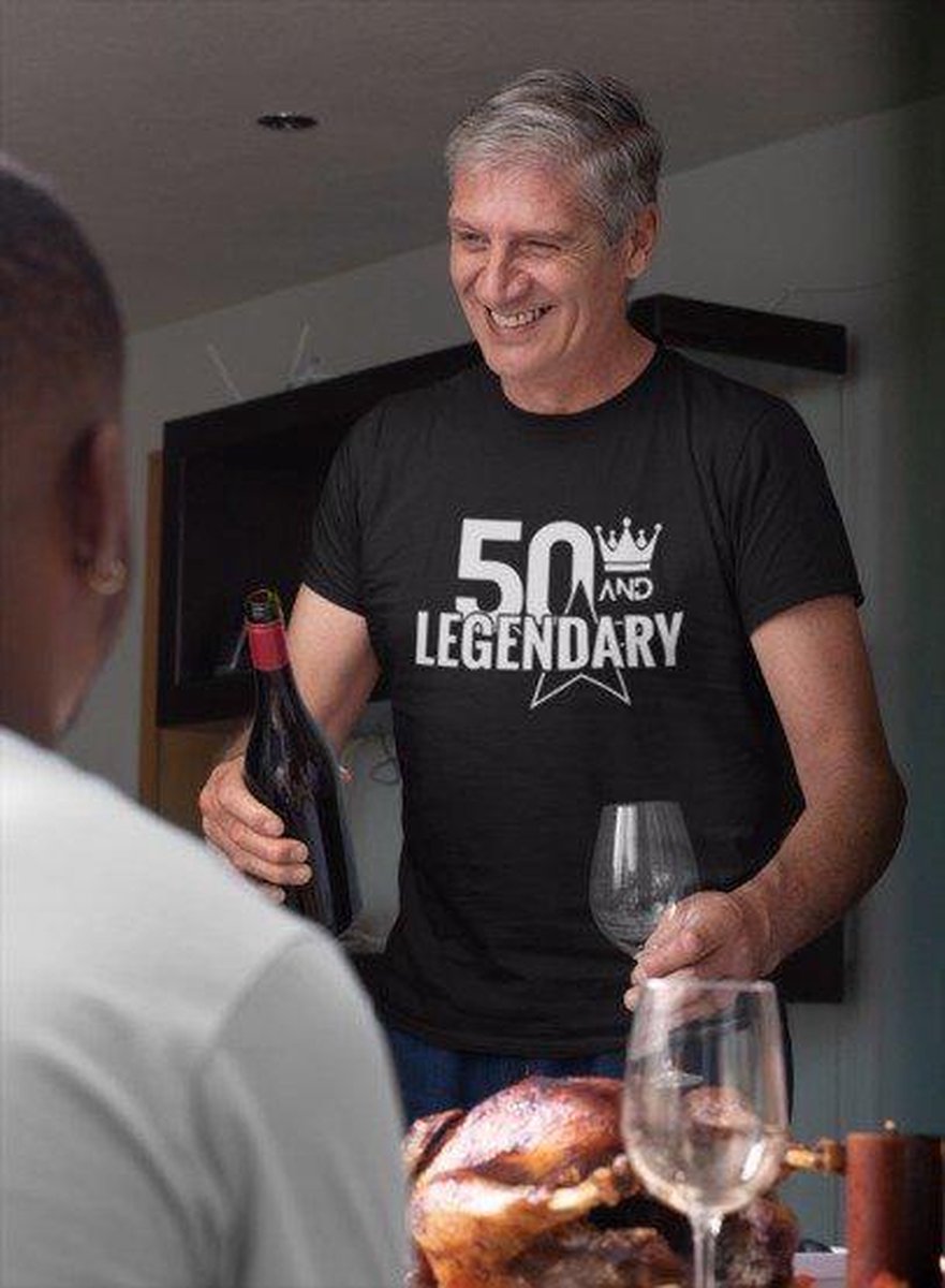 50 JAAR T SHIRT | VERJAARDAG | fifty and Legendary | Kado Cadeau Tip | Voor Mannen en Vrouwen | Unisex | Maat S