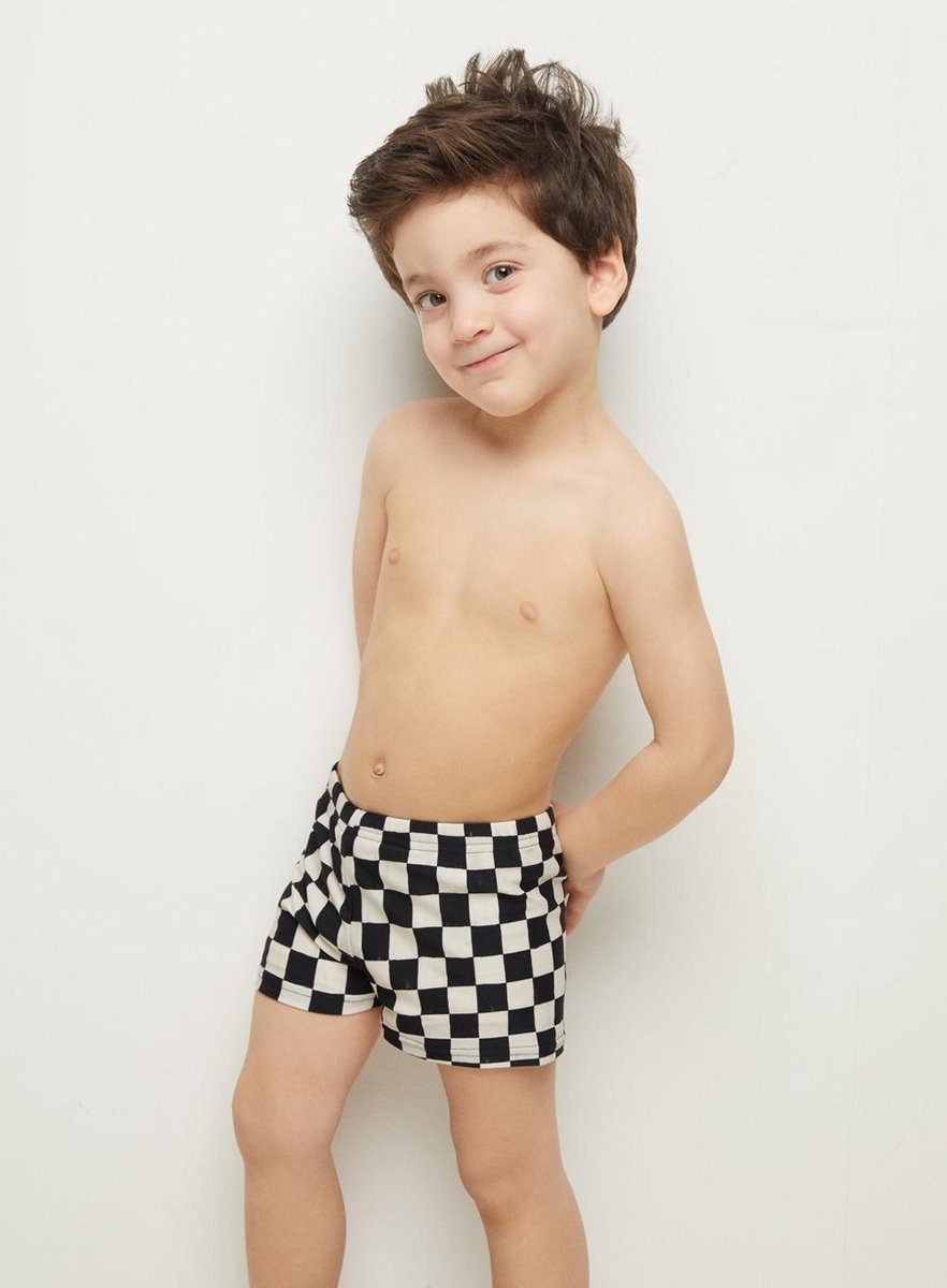 LEO Sneldrogende en UV Werend Zwembroek Jongens - Zachte en Comfortabele Zwemshort Jongens / Zwemkleding Jongens van Gecertificeerde Premium Italiaanse Stof - Zwembroek Baby - Zwart Wit - 5-6 jaar
