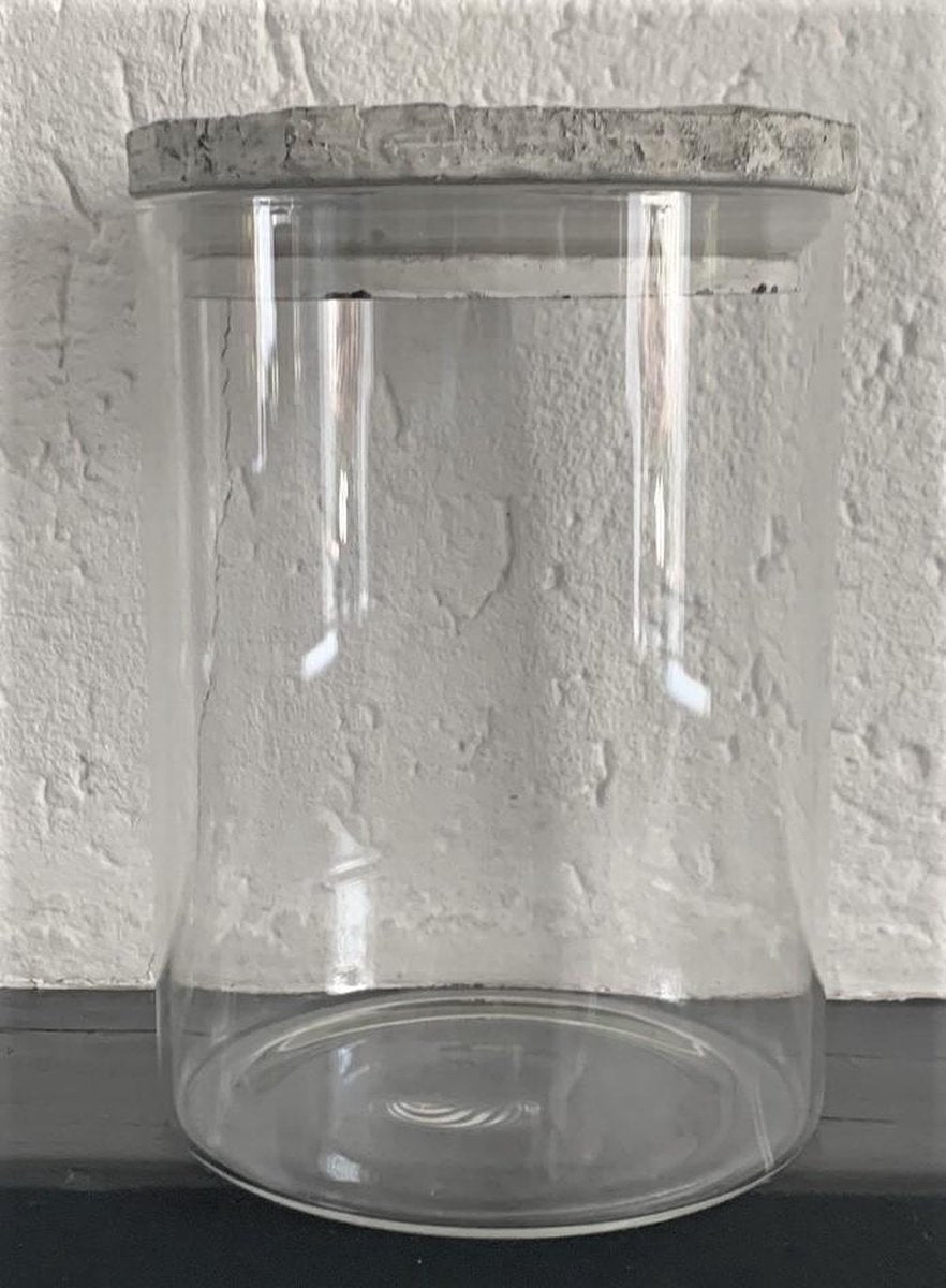 Glazen pot met stenen deksel