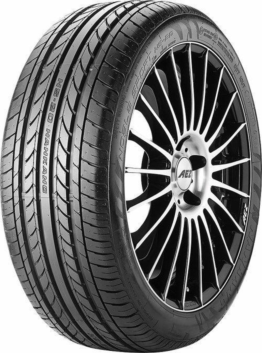 Nankang - Zomerband - 235/40 R17 90V