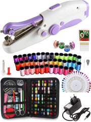 Deluxe Stitcher Pro -- PREMIUM Handnaaimachine met Adapter + 141 Delige Starterskit -- Incl 11 reserve naalden - Draagbare Reis Hand Naaimachine - Incl. 44 spoelen met garen - Draadloos