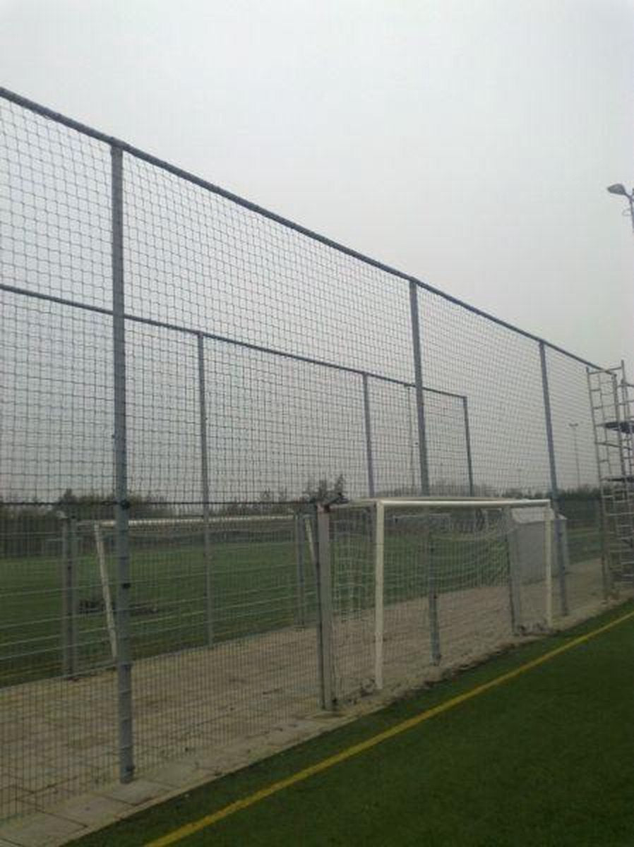 Ballenvanger voetbal - Ballennet - 25 x 5 meter - Inclusief net en palen