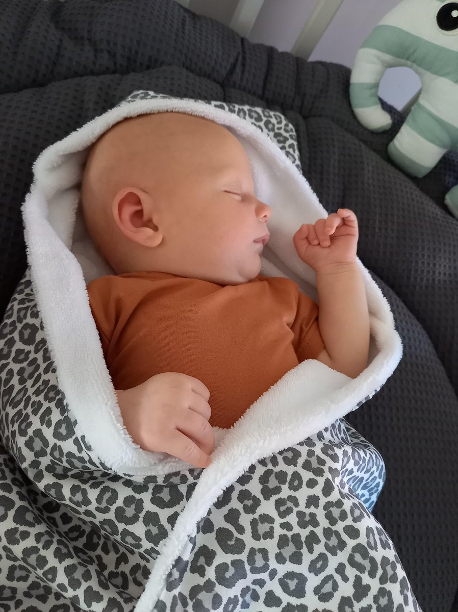 Wikkeldoek - wikkeldeken - babydeken - Welnessfleece - panterprint