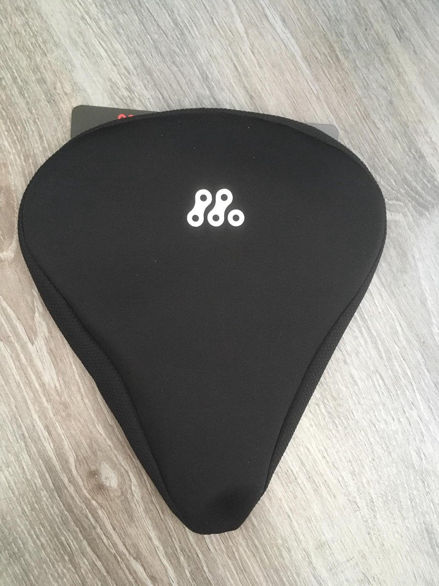 Luxe gelzadel hoes| gelzadeldek zwart met wit| zadelhoes zwart met gel| comfortabel fietsen met een zacht zadel|fietsen comfortabel maken|gelzitting