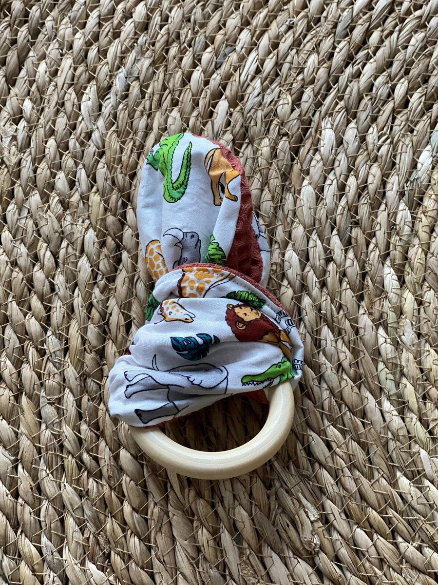 Bijtring terracotta met dierenprint - babyspeelgoed - kraamkado