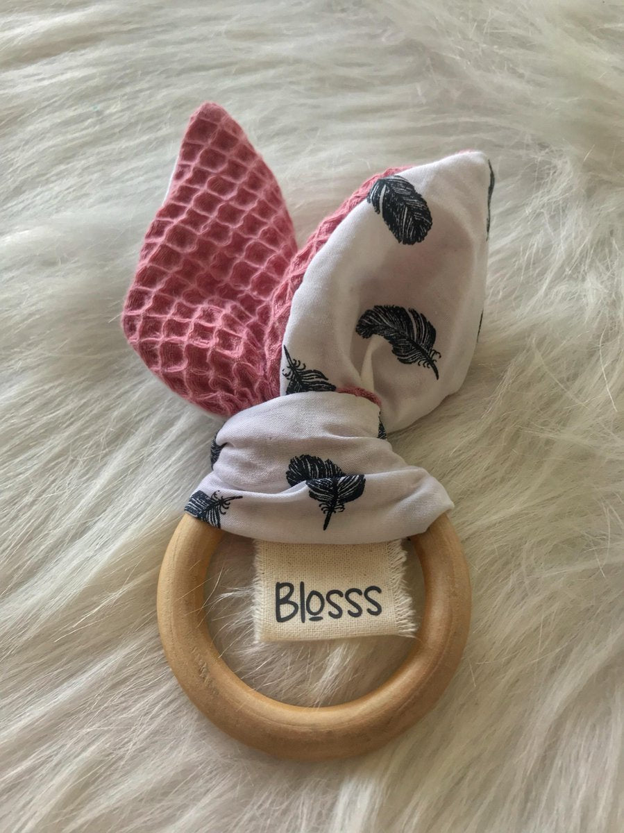 Konijnenoren bijtring blush| veertjes
