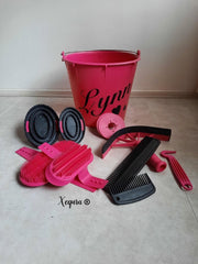 10 Delig gepersonaliseerde Roze poets emmer- manenkam-zweetmes-bitringen-roskam-paardekam-hoefkrabber-Glitter-NEON- Pony-Paard- poetsen-Roze
