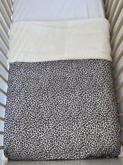 Ledikantdeken - panterprint -  dierenprint - welnessfleece - babyuitzet - kinderkamer