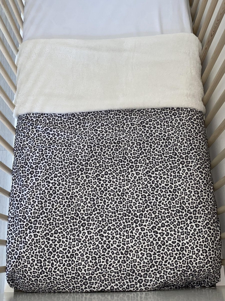 Ledikantdeken - panterprint -  dierenprint - welnessfleece - babyuitzet - kinderkamer