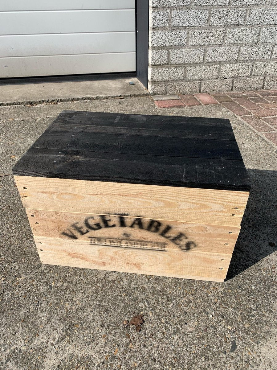 Houten kist naturel met een zwart deksel met opdruk vegetables 45x30x30cm