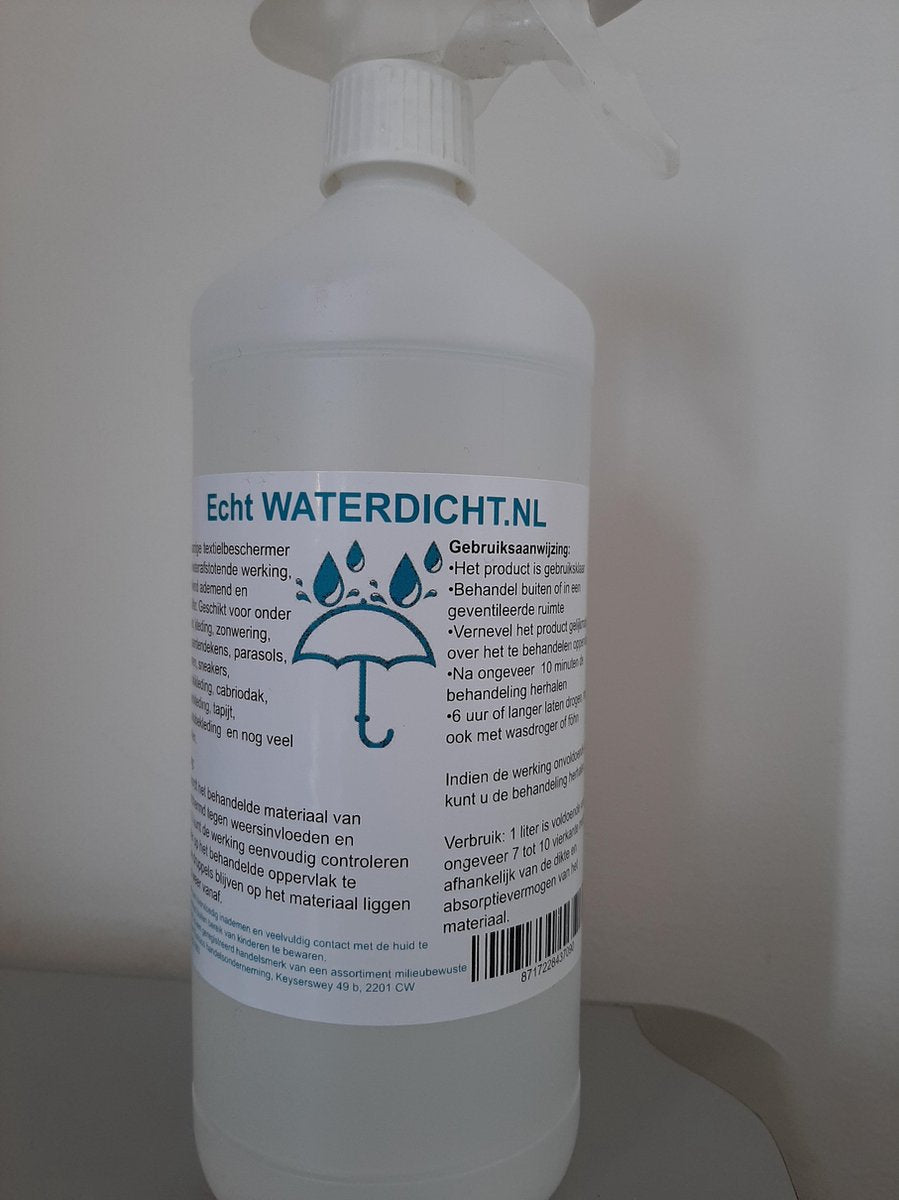 ECHTWATERDICHT voor Cabriodak en Bootkap. ECHTWATERDICHT is een zeer hoogwaardig impregneermiddel voor uw  bootkap of cabriodak met een perfecte waterafstotende werking