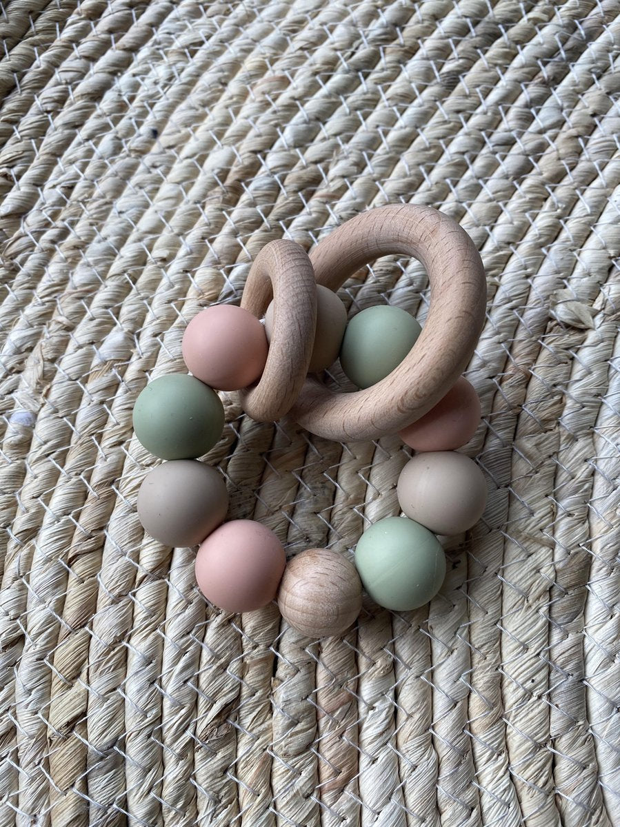 SIIDDS Bijtring/rammelaar - havermout/zand - vergrijsd groen - zalm roze - baby - doorkomende tandjes - bijt speelgoed - siliconen/hout - cadeau - kraamcadeau - babyshower