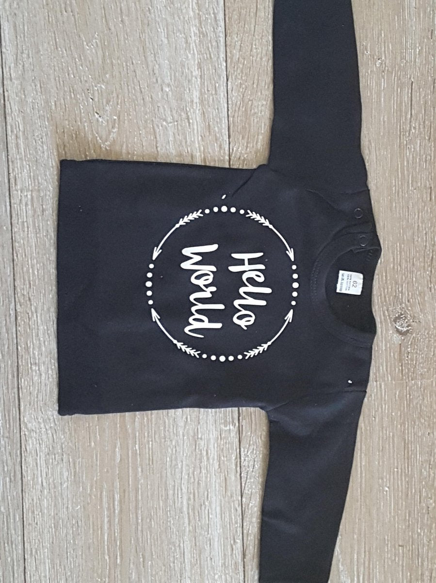 Babyshirt met opdruk "Hello world"
