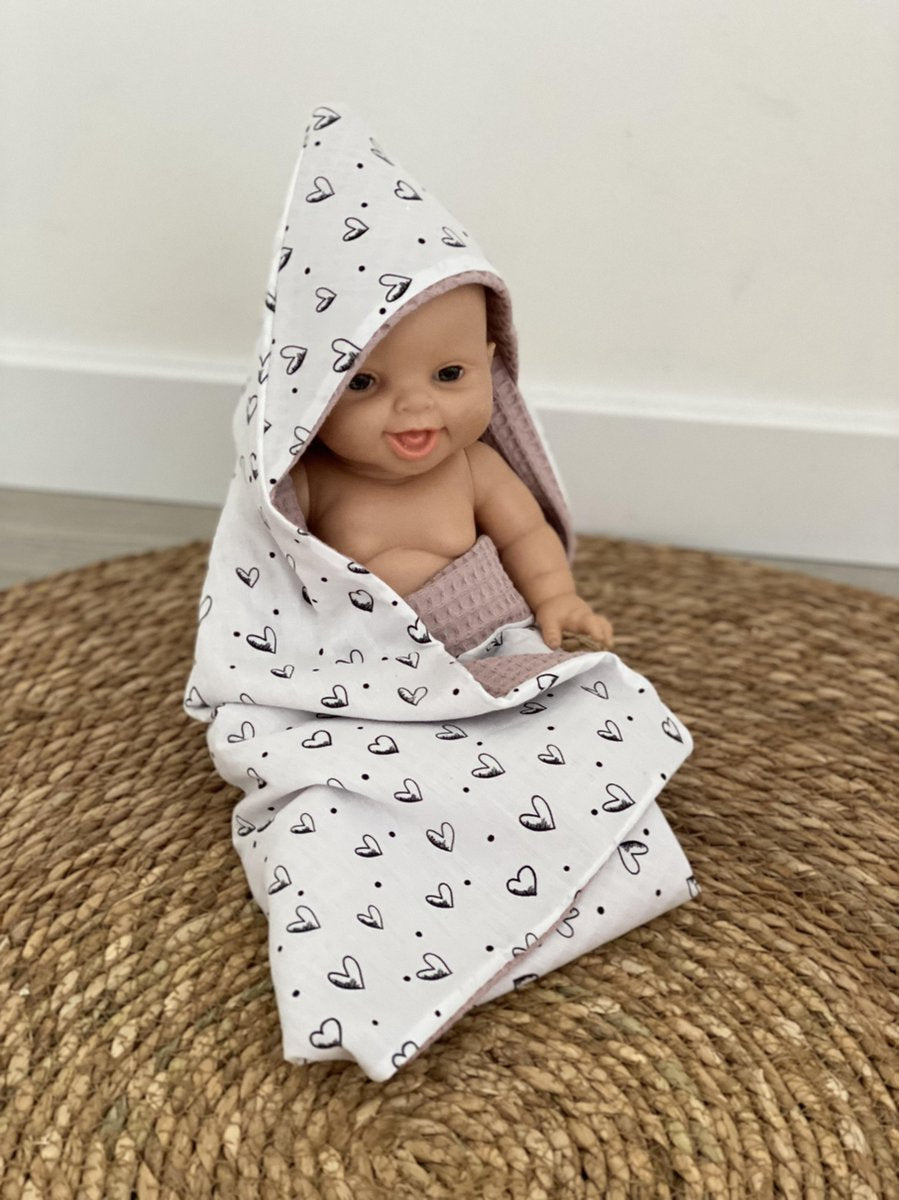 Poppenwikkeldoek roze met hartjes - poppendeken  -  poppenaccessoires