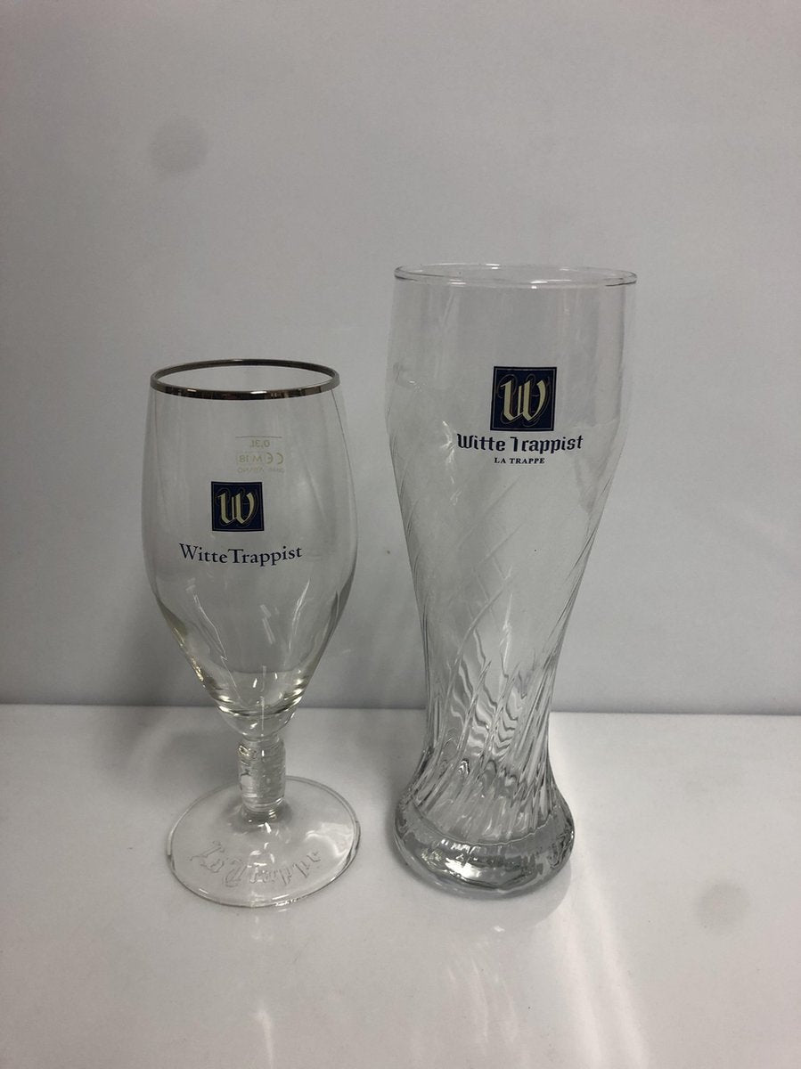 La trappe bierglas set 2x verschillende witte trappist voetglas 30cl & bokaal 50cl bierglazen