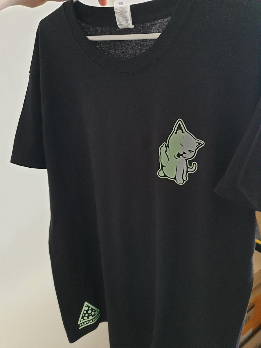 Cat FU Glow in The darkside - T-shirt Zwart - Large - Kat - Glow In The Dark - I do what i want - Glow in the dark - All sizes - Unisex - Trippin Balls - T-shirts