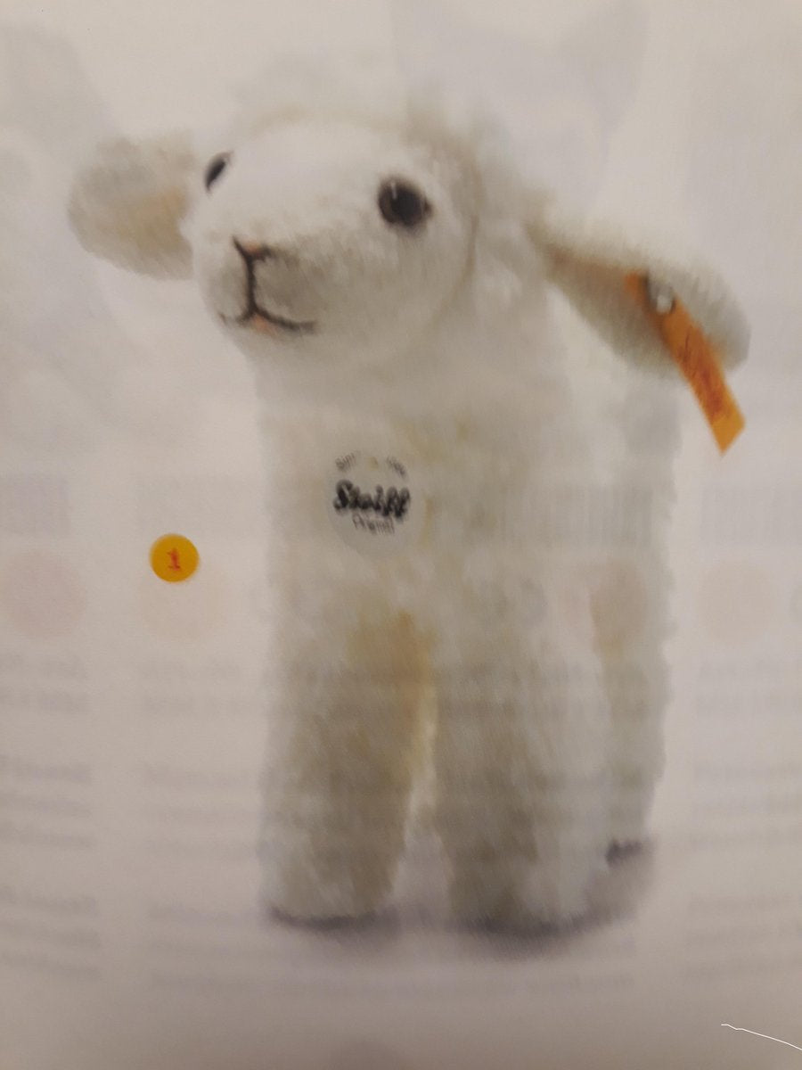 Steiff Anni Lam 16 cm. EAN 074233