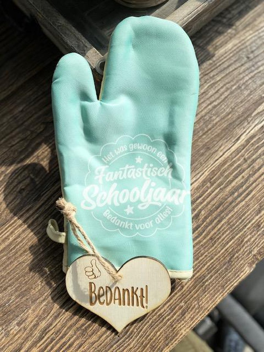 Ovenhandschoen met de tekst `Het was gewoon een fantastisch schooljaar Bedankt voor alles`+ hartje Bedankt / einde schooljaar / afscheid / school / juffrouw / meester / juf
