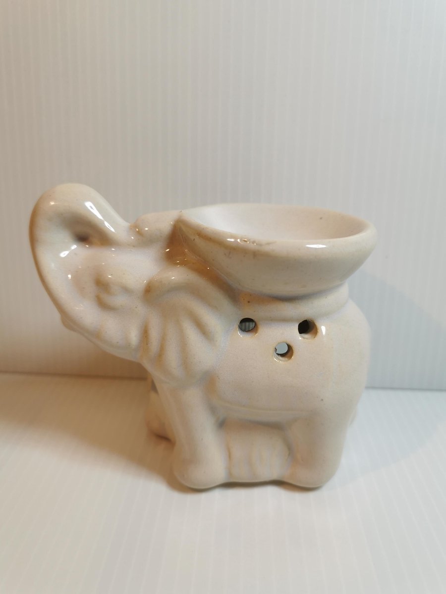 Oliebrander voor etherische olie of geurbrander voor waxmelt witte stenen olifant