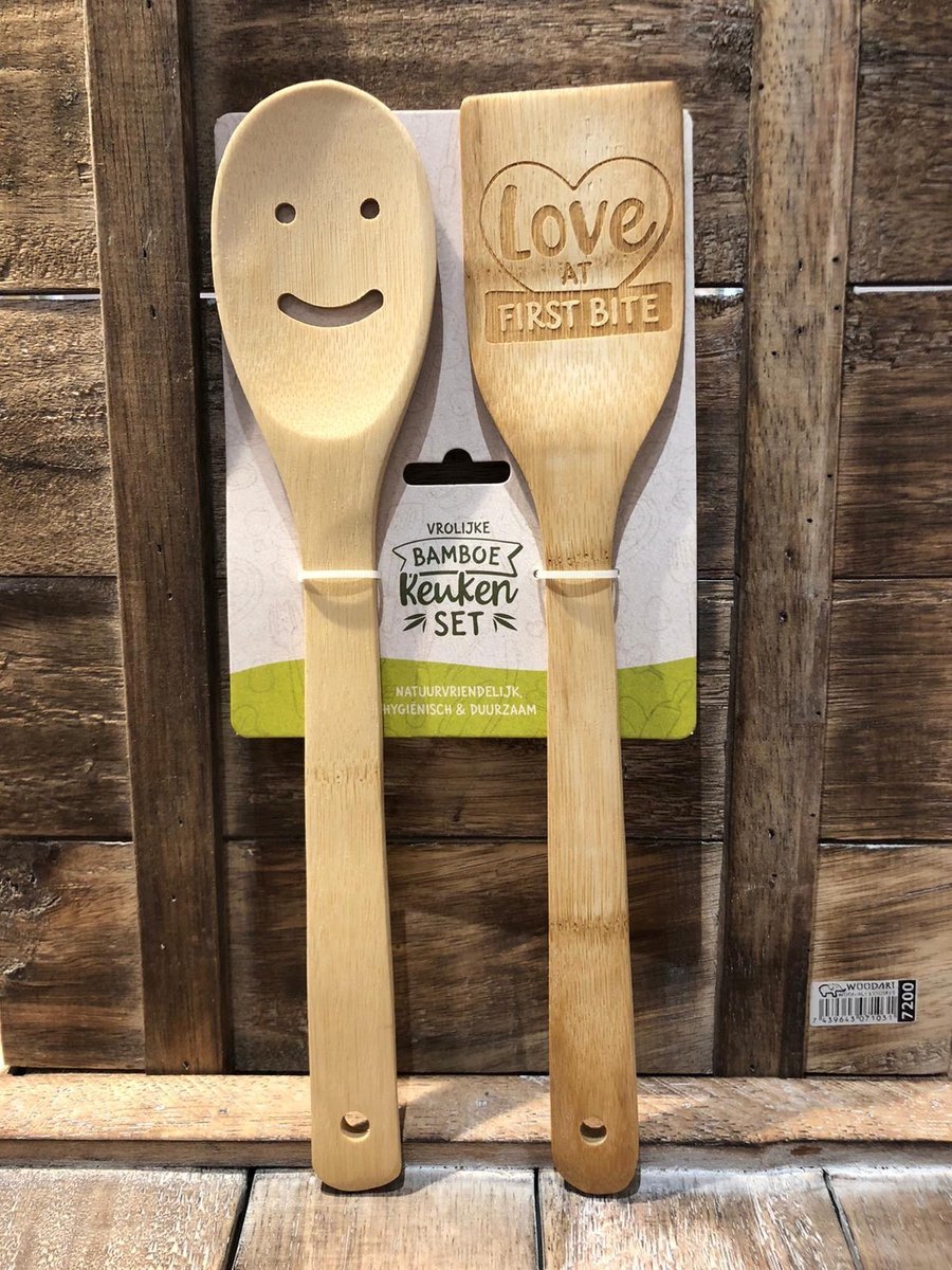 Bamboe keukenset met tekst: Love at first bite