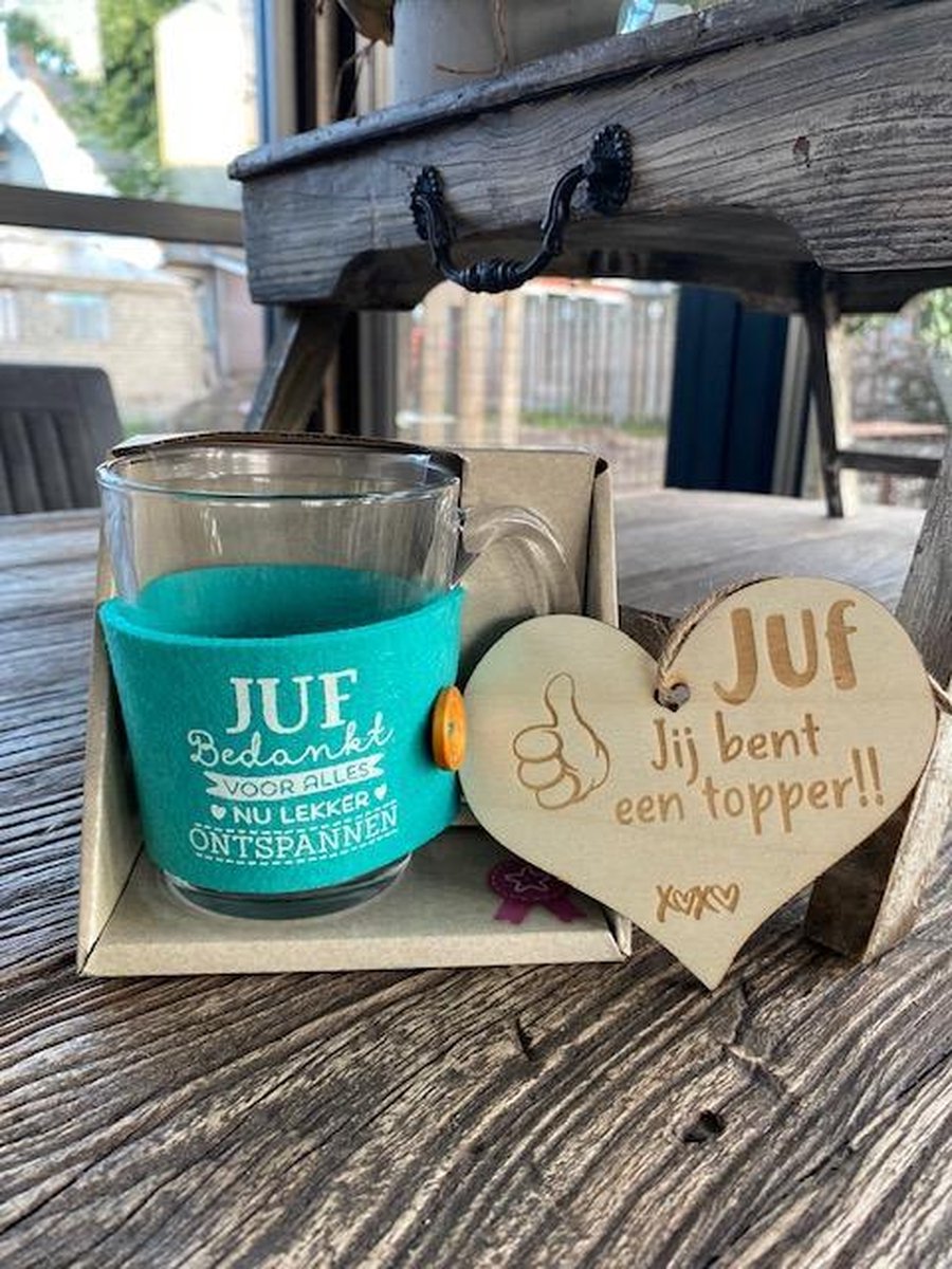 Theeglas met de tekst Juf bedankt voor alles - nu lekker ontspannen + houten hartje / Afscheid / einde schooljaar / cadeau juffrouw / cadeau meester /  school